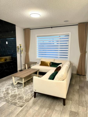 Serene Stay - Private Room and bath with Parking and Wi-Fi